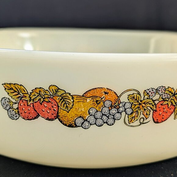 Vintage Anchor Hocking Fire King Natures Bounty Round Casserole Dish Fruit 1.5Qt - Picture 3 of 6